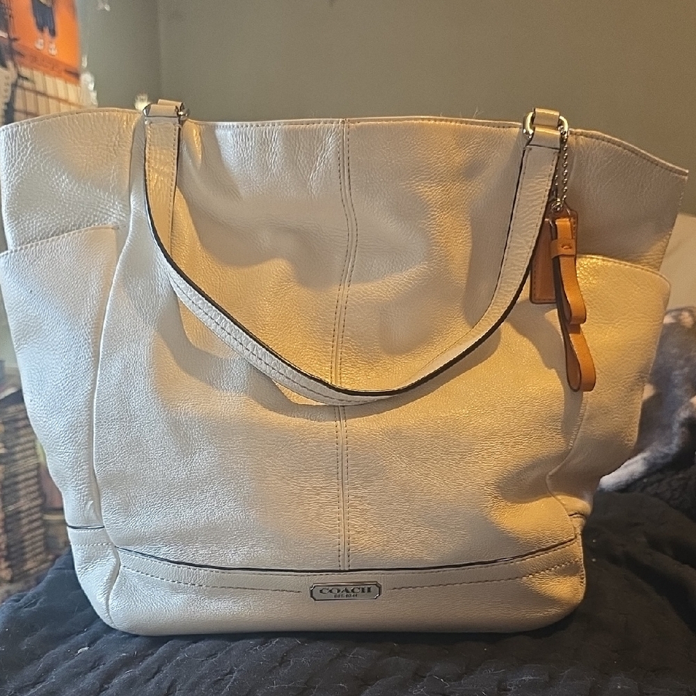 Coach Pebbled Leather Off-White Leather Tote No.E1380-F23662